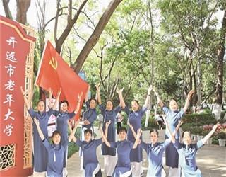 波斯皇帝在阿富汗监狱中救出一位少年，结果给印度带来了巨大浩劫